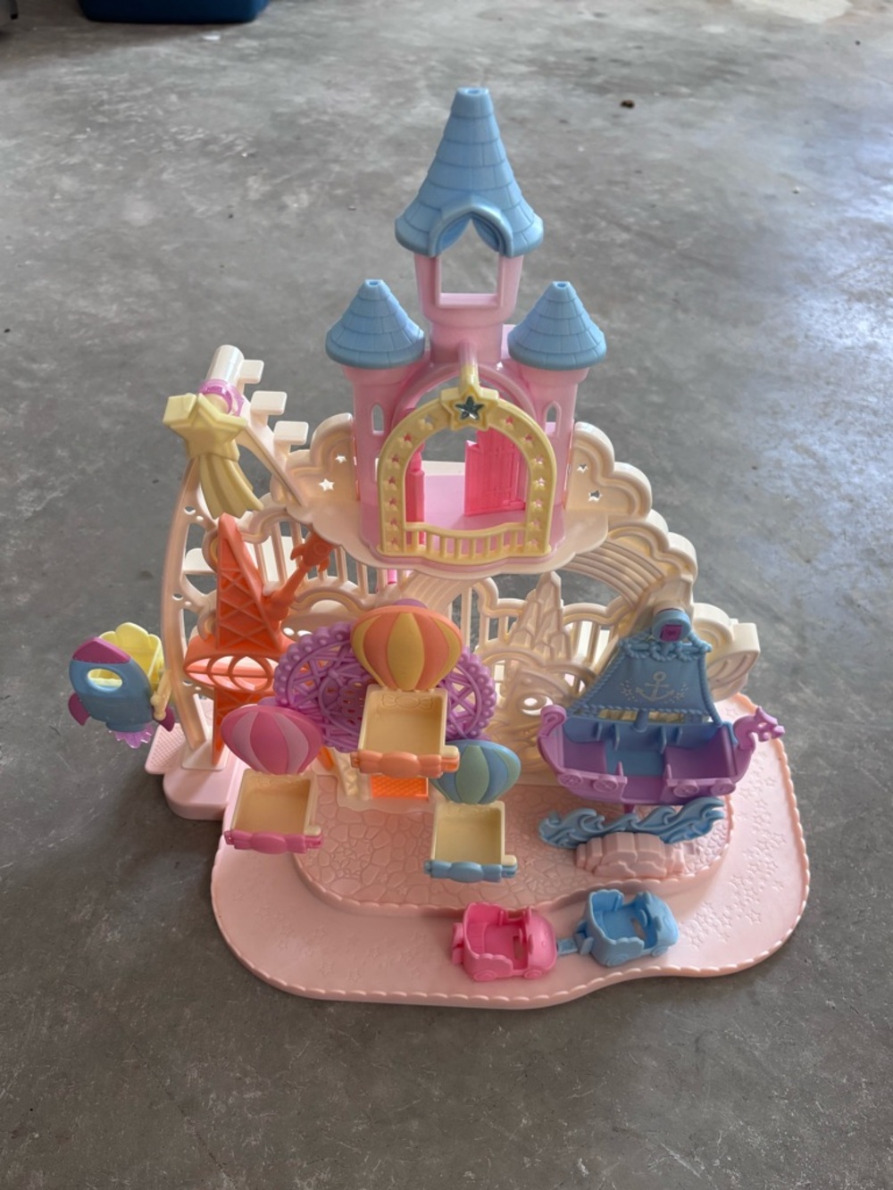 Calico Calico Critters Baby Amusement Park, Dollhouse Playset